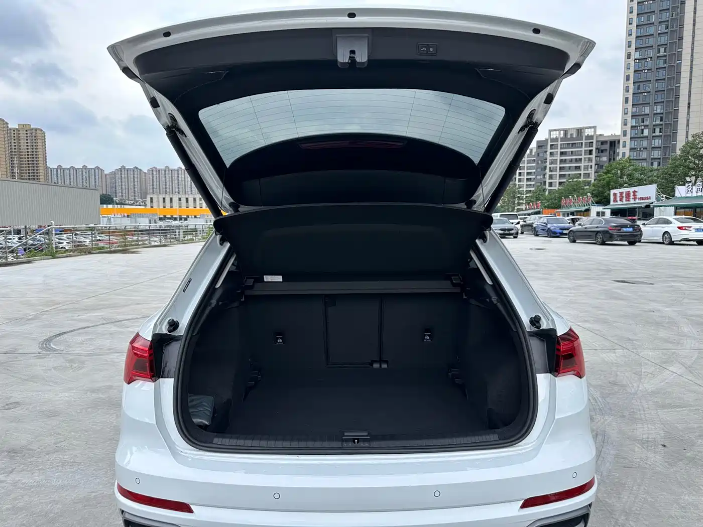 AUDI Q3
