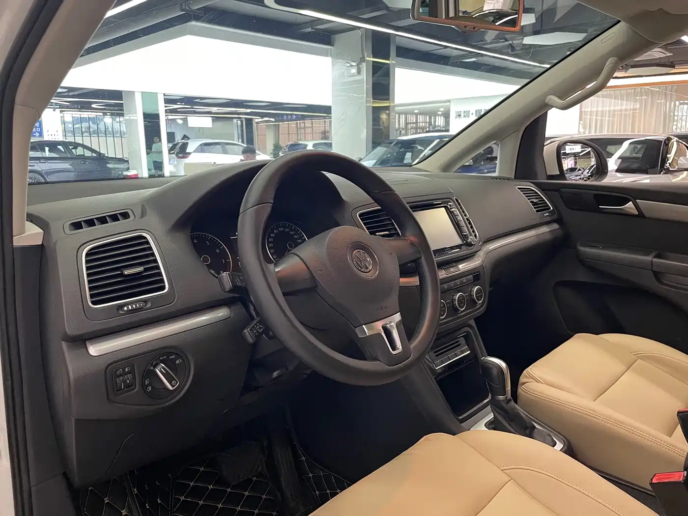 Volkswagen Sharan 2013 1.8TSI Standard фото 11