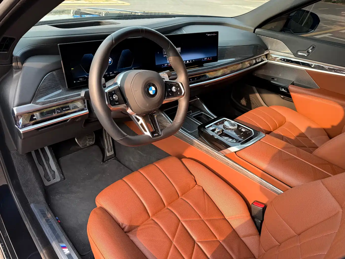 BMW 7 Series 2023 740Li Exclusive M Sport Package фото 8