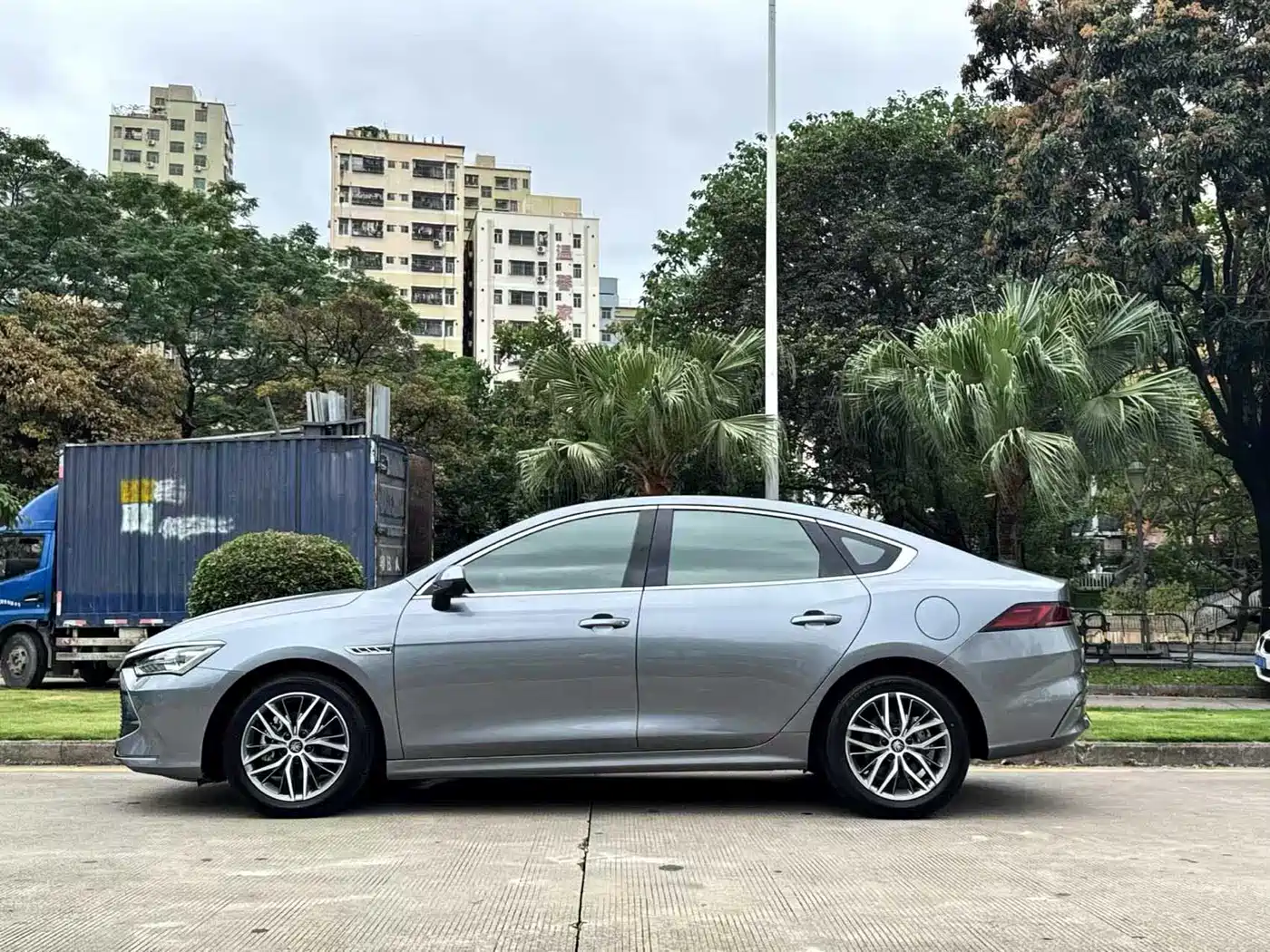BYD Qin PLUS 2023 Champion Edition DM-i 55KM Surpassing фото 3