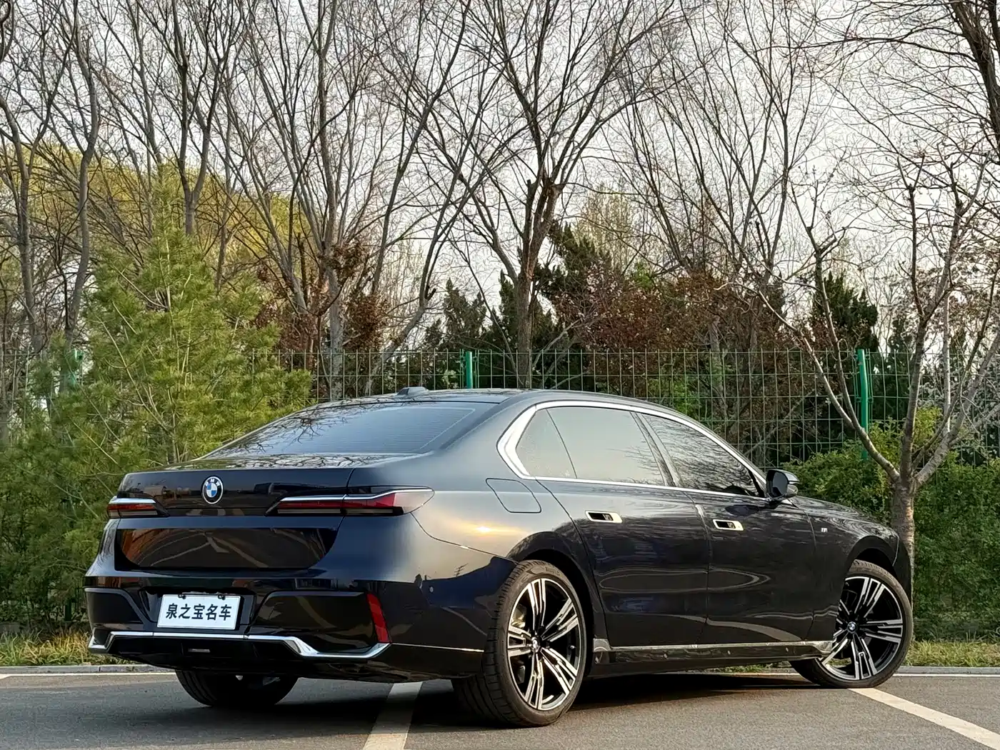 BMW 7 Series 2023 740Li Exclusive M Sport Package фото 21