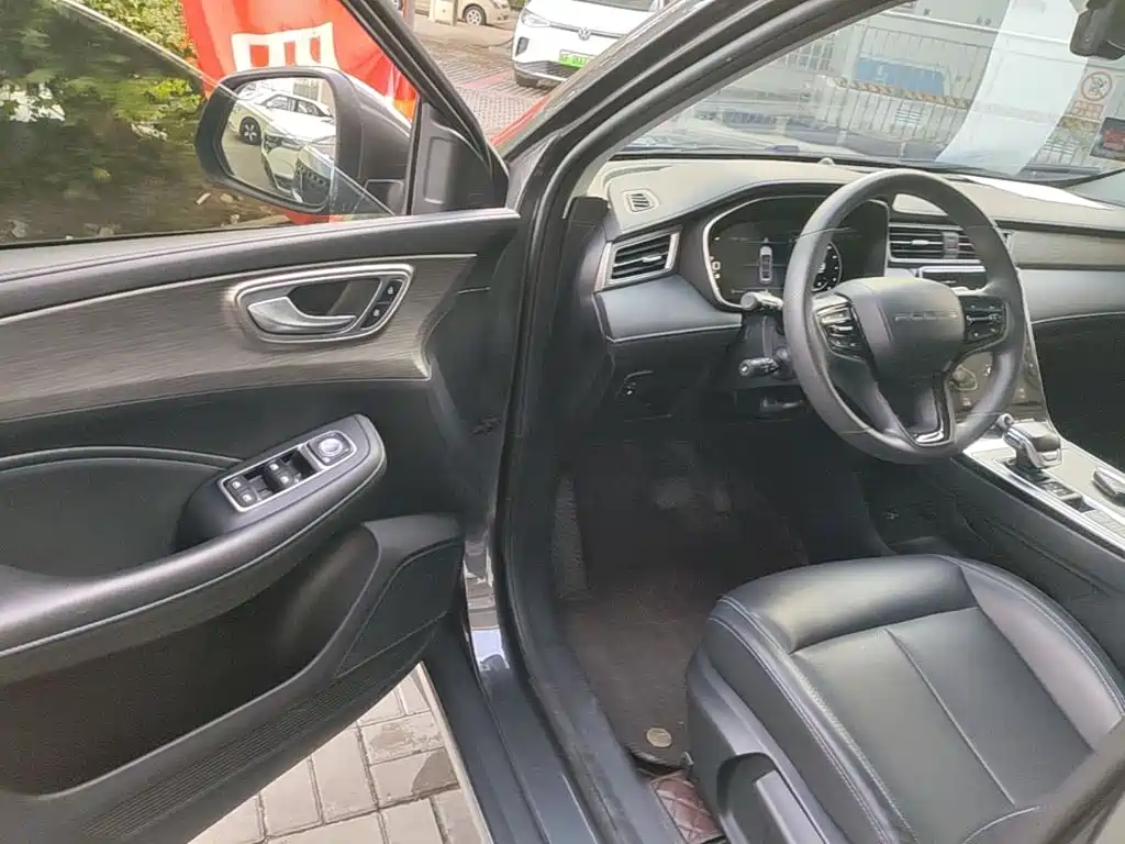 Фото 16 - Roewe RX5