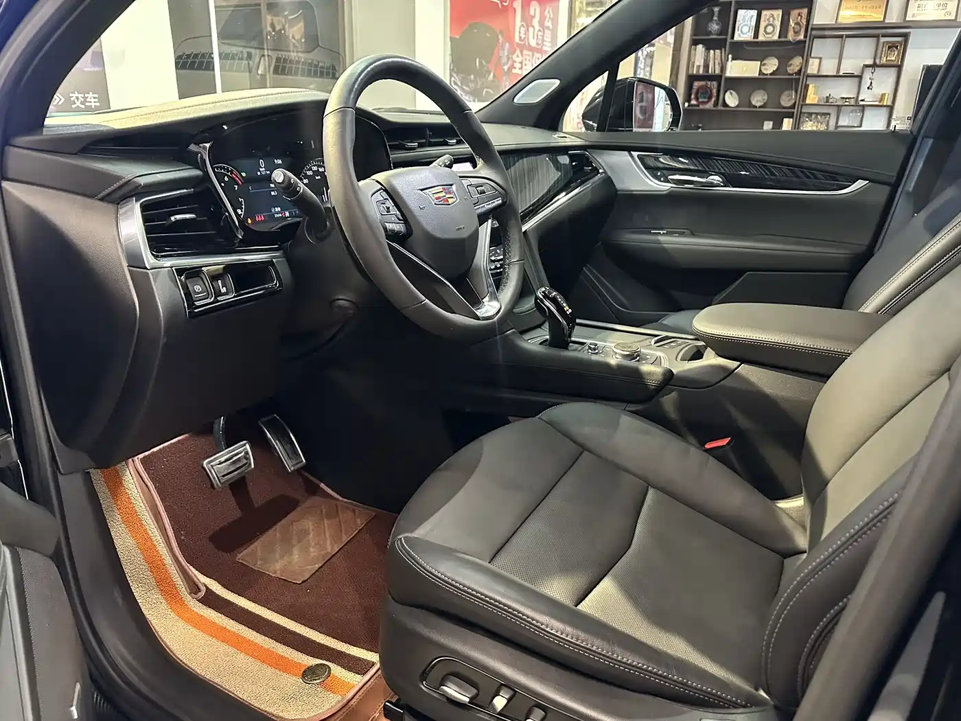 CADILLAC XT6