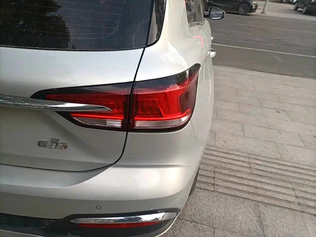 Фото 8 - Roewe Ei5