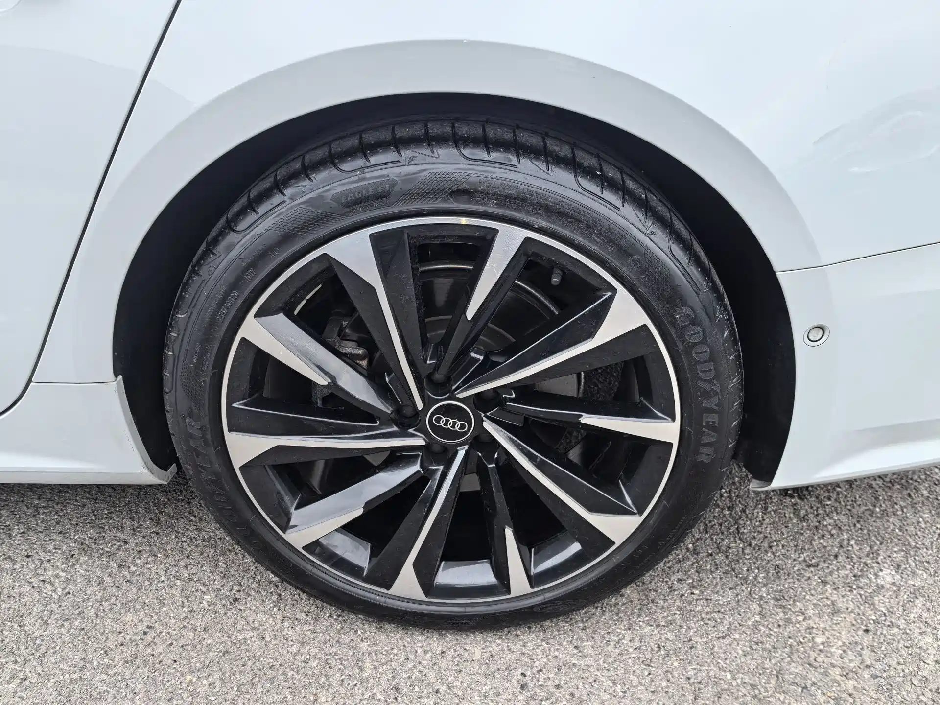 Фото 22 - Audi A7L