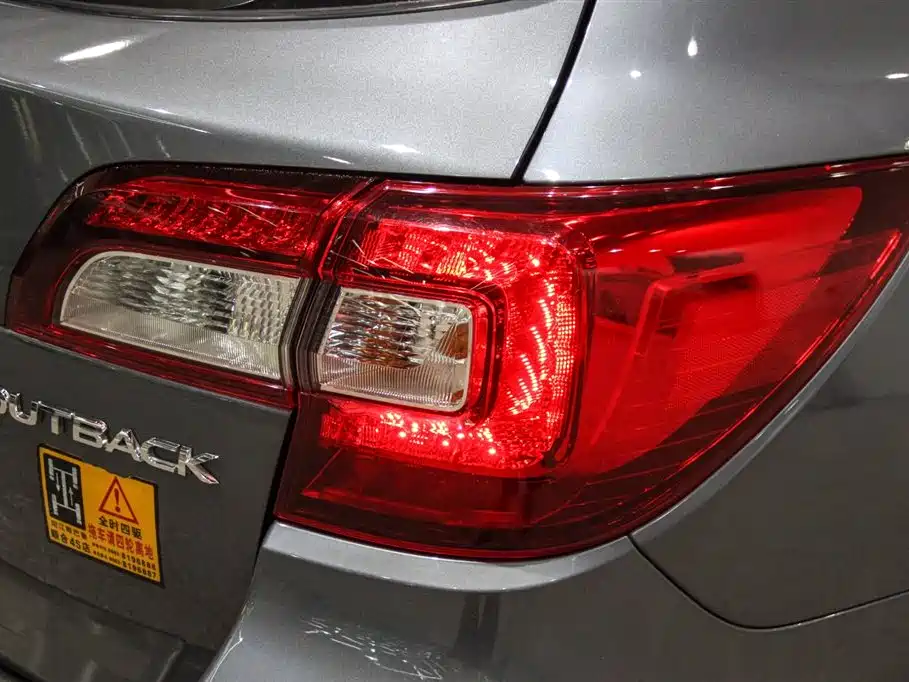 Subaru Outback 2015 2.5i Classic Edition фото 8