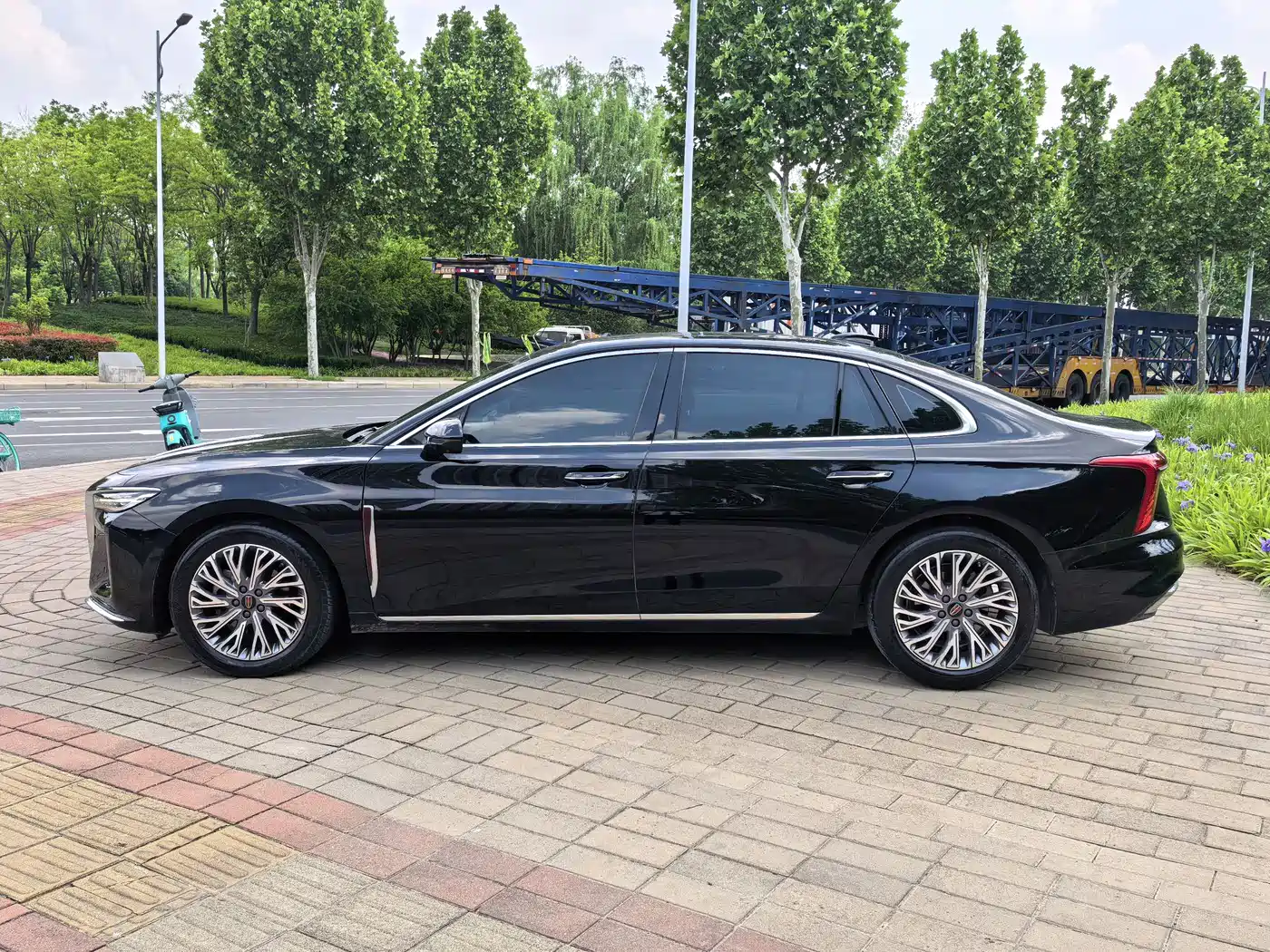 Hongqi H5 2023 2.0T Auto Smart Connect Flag Comfort фото 8