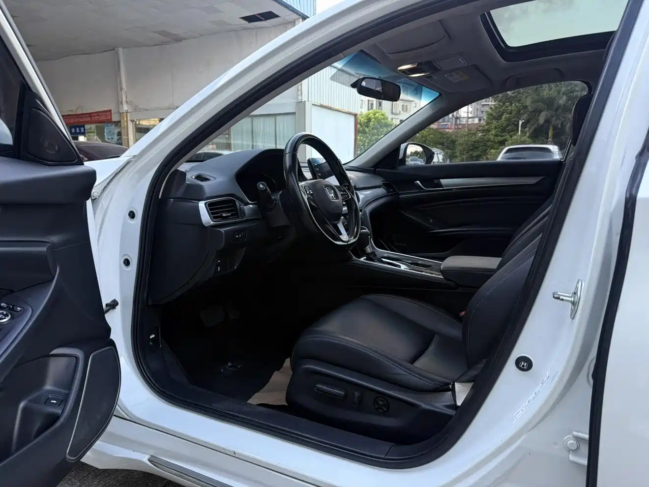 Photo 8 - Honda Accord