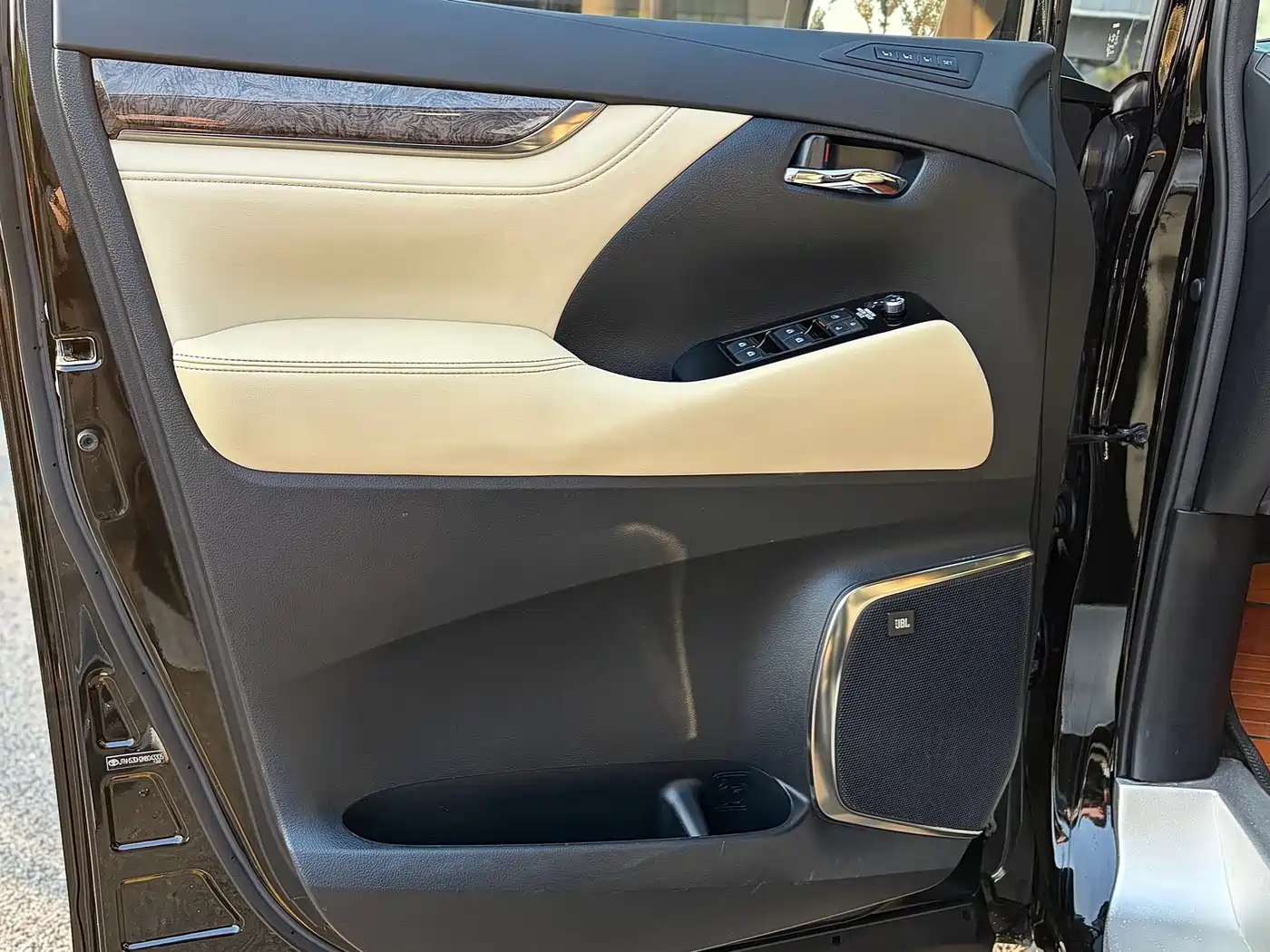 Toyota Vellfire 2021 Crown Hybrid 2.5L HV Supreme Edition фото 21