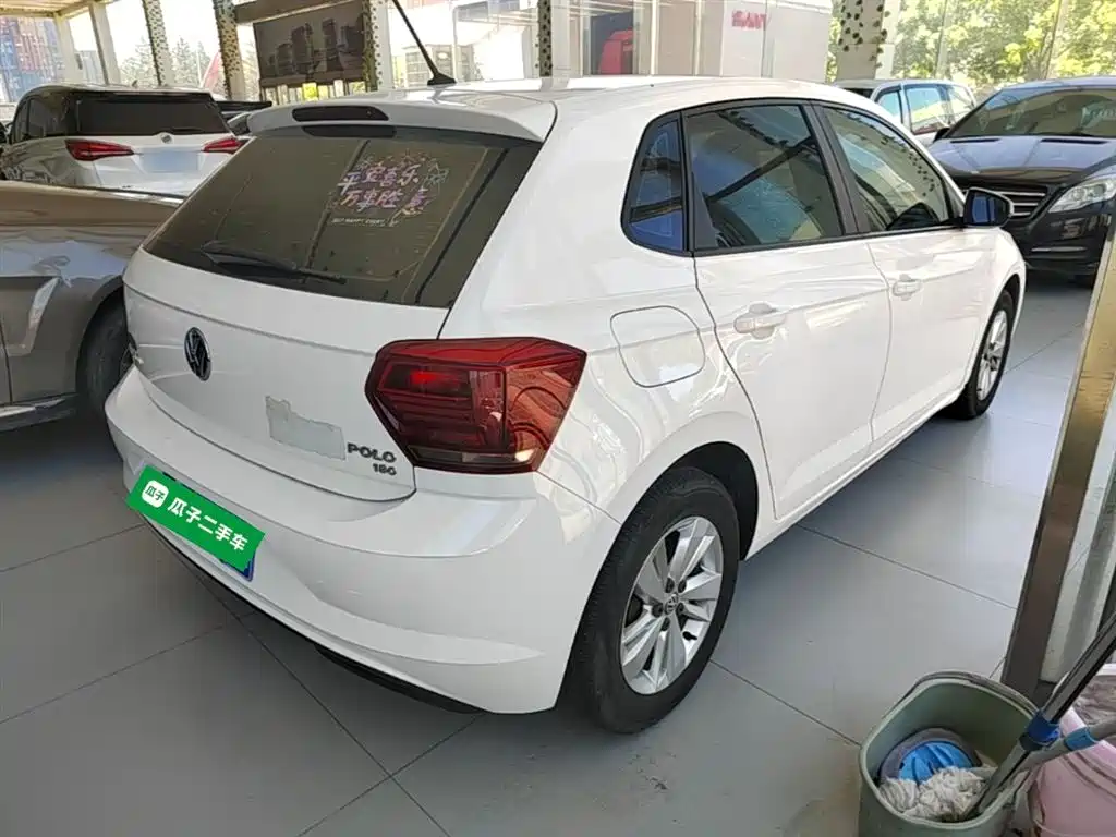 VOLKSWAGEN POLO