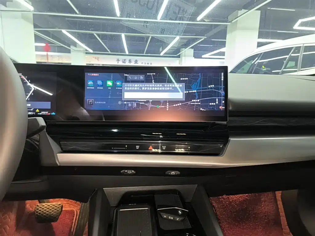 BMW 5 Series 2025 530Li Leading M Sport Package фото 9