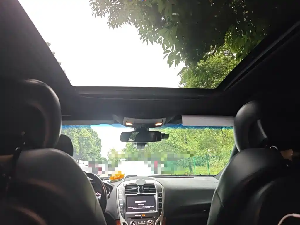 Photo 14 - Lincoln MKX