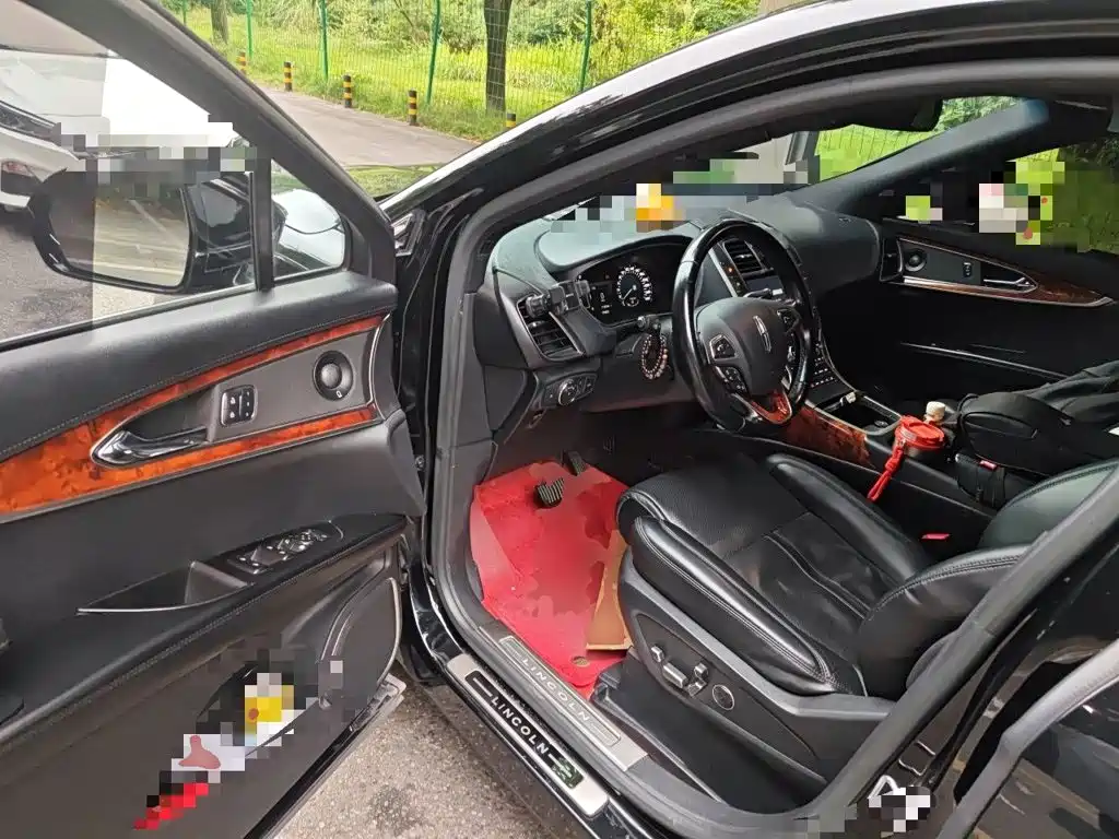 Photo 12 - Lincoln MKX