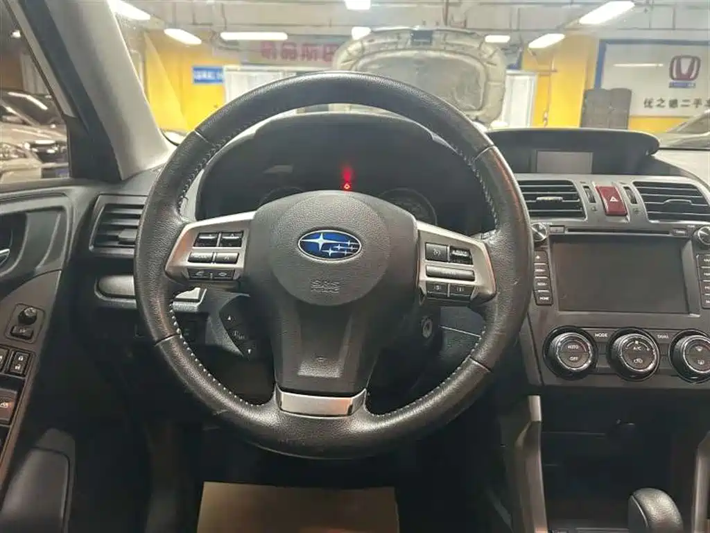 Subaru Forester 2013 2.5i Automatic Luxury Edition фото 13