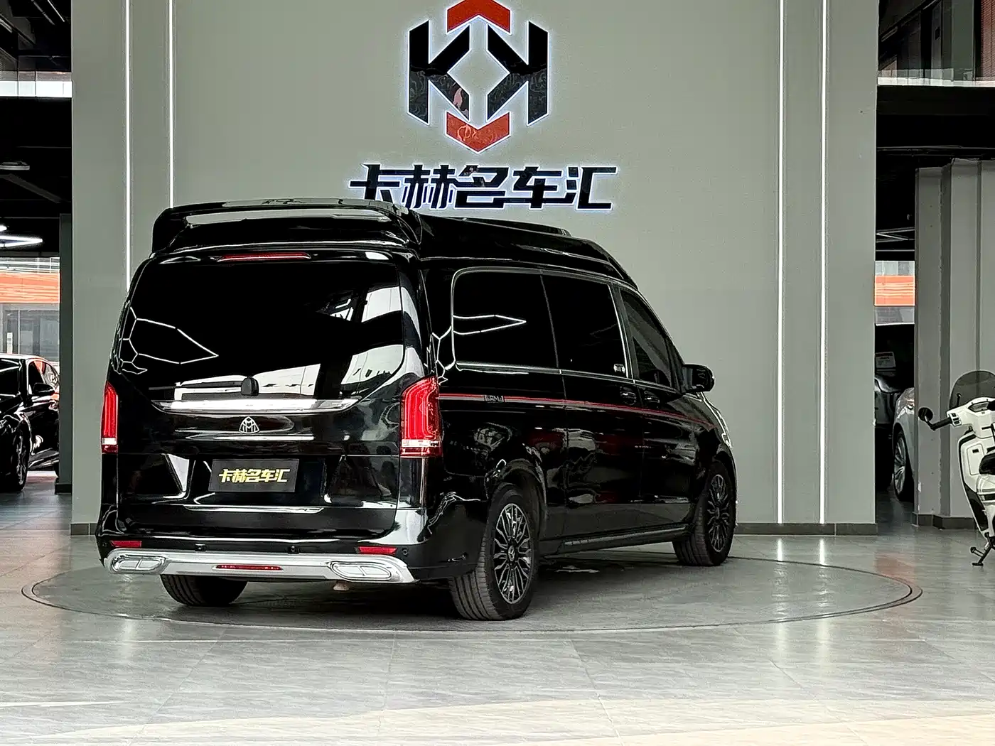 Mercedes-Benz V-Class 2021 V 260 L Long Wheelbase Luxury Edition фото 6