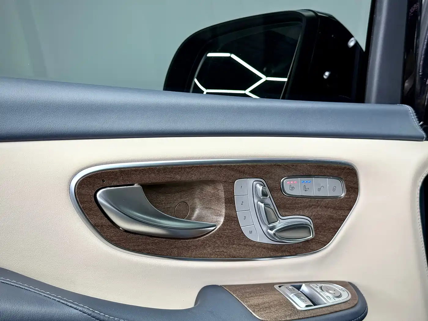 Mercedes-Benz V-Class 2021 V 260 L Long Wheelbase Luxury Edition фото 10