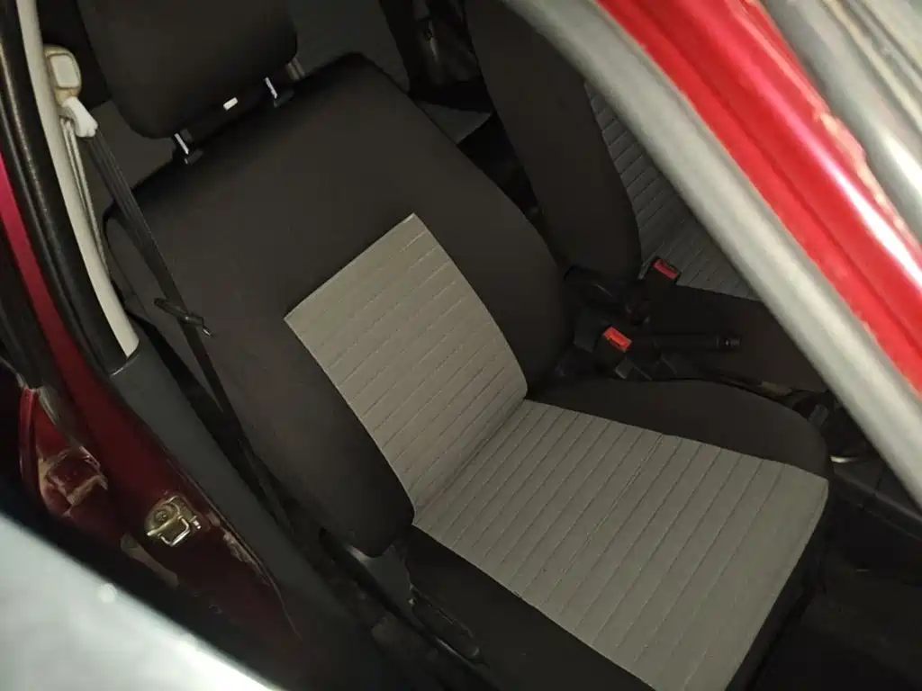 Фото 25 - Suzuki Swift