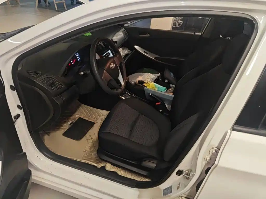 Hyundai Reina 2014 2014 Model 1.4L Automatic GLX