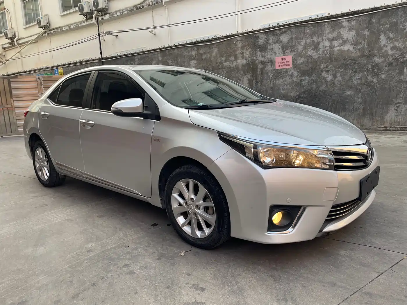 Toyota Corolla 2014 1.6L CVT GL-i Leather Edition фото 3