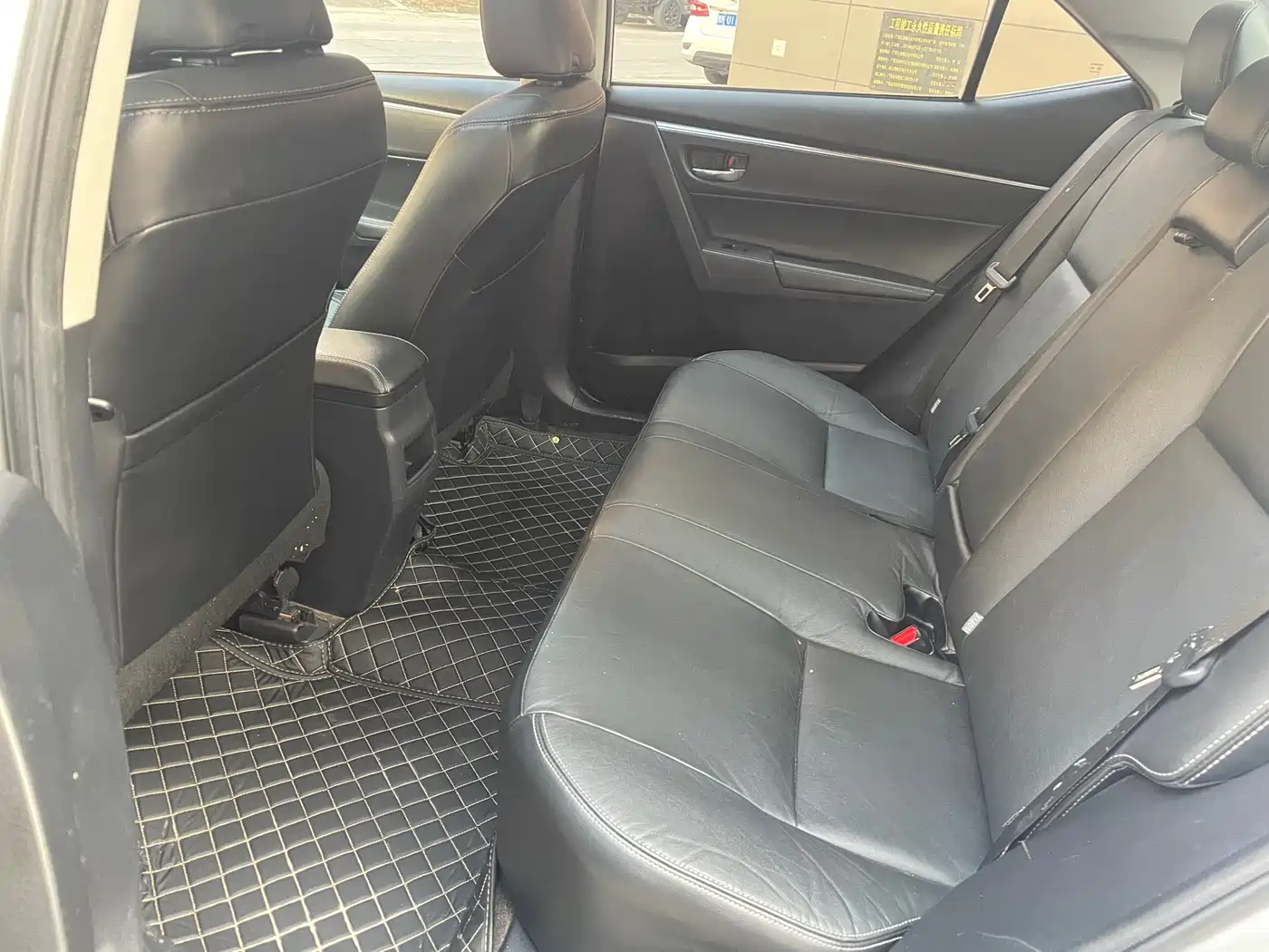 Toyota Corolla 2014 1.6L CVT GL-i Leather Edition фото 5