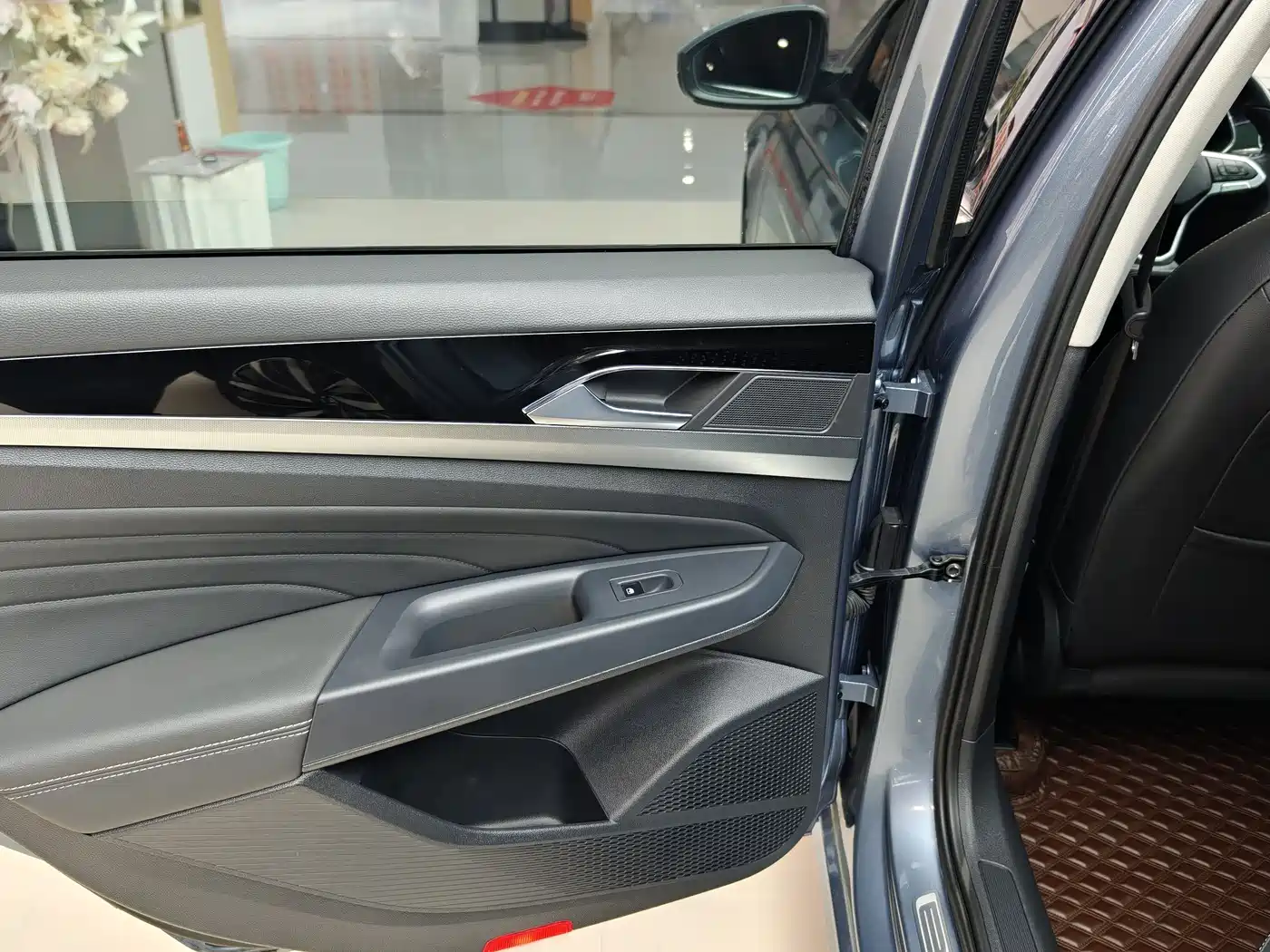 Volkswagen Passat 2022 330TSI Starlight Elite Edition фото 15