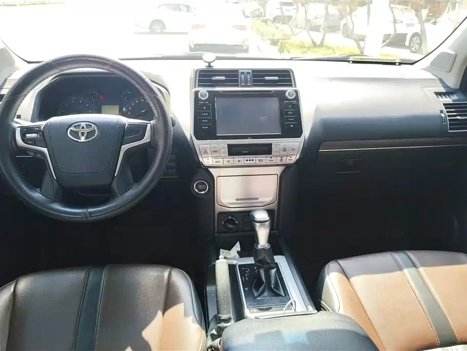 TOYOTA PRADO