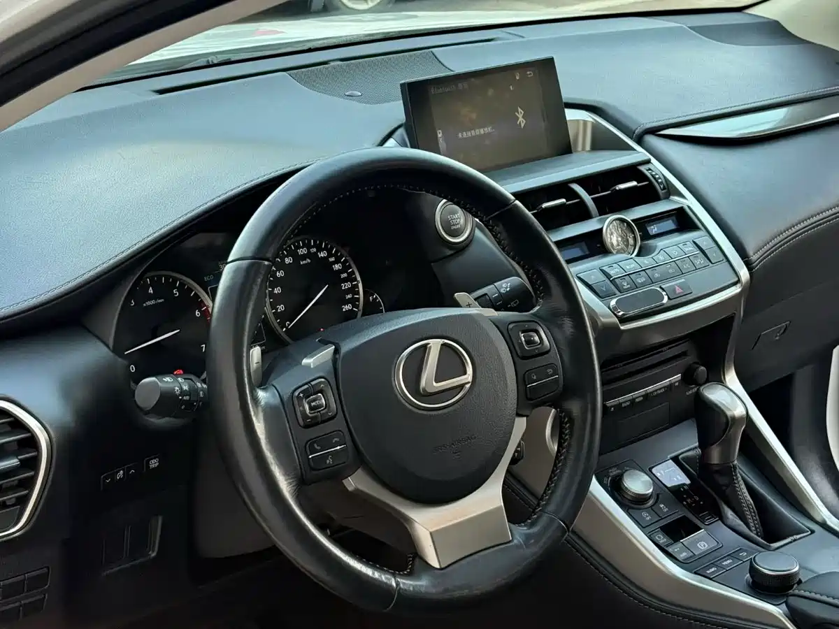 Lexus NX 2015 200t AWD F Sport фото 3