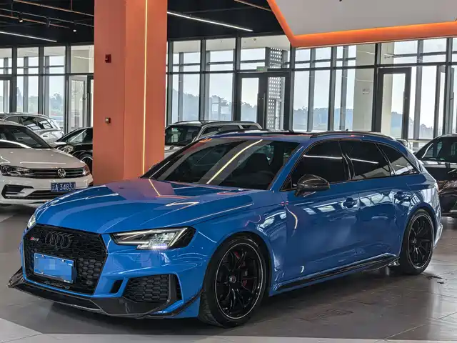 AUDI RS 4