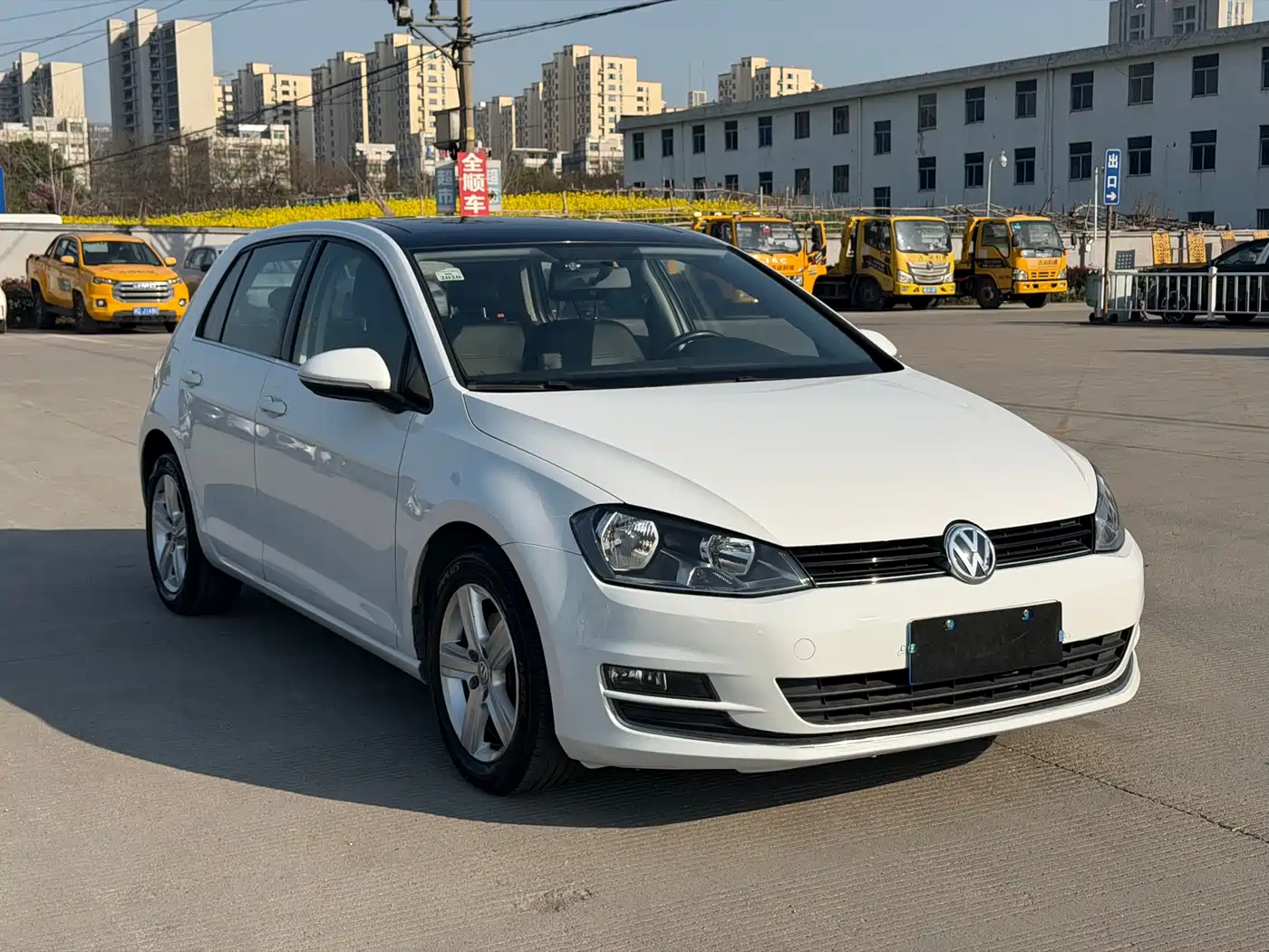 VOLKSWAGEN GOLF
