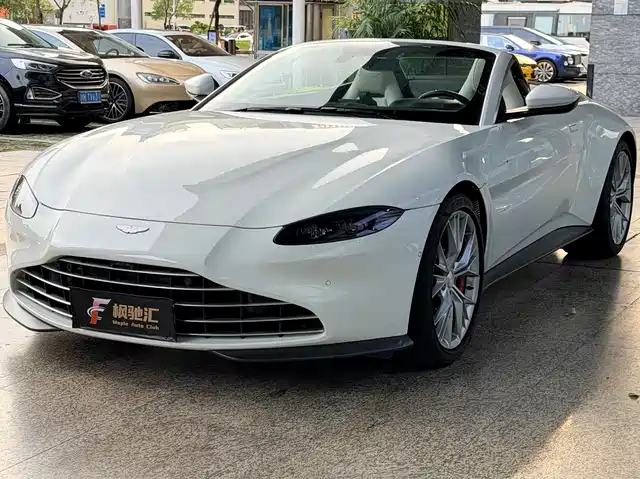 ASTON MARTIN V8 VANTAGE