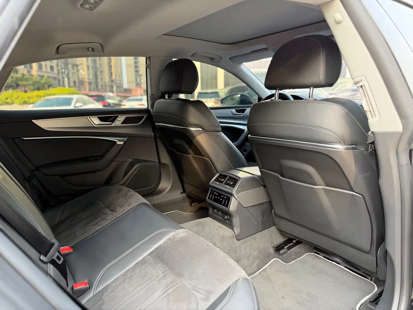 Audi A7L 2024 45 TFSI Luxury фото 14