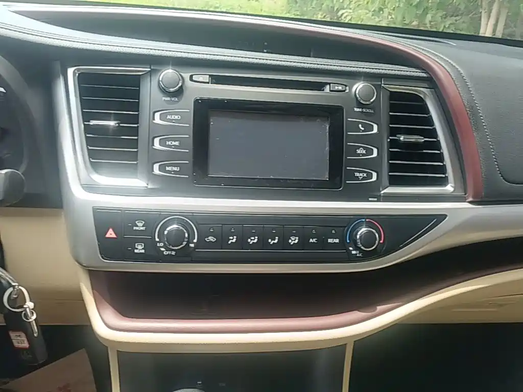 Фото 13 - Toyota Highlander