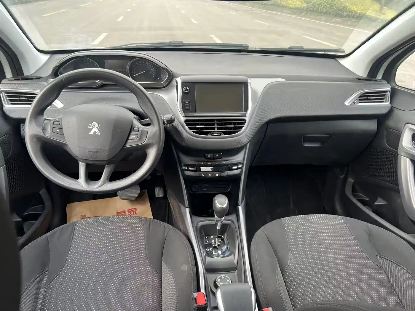 Peugeot 2008 2016 230THP Automatic Pilot фото 11