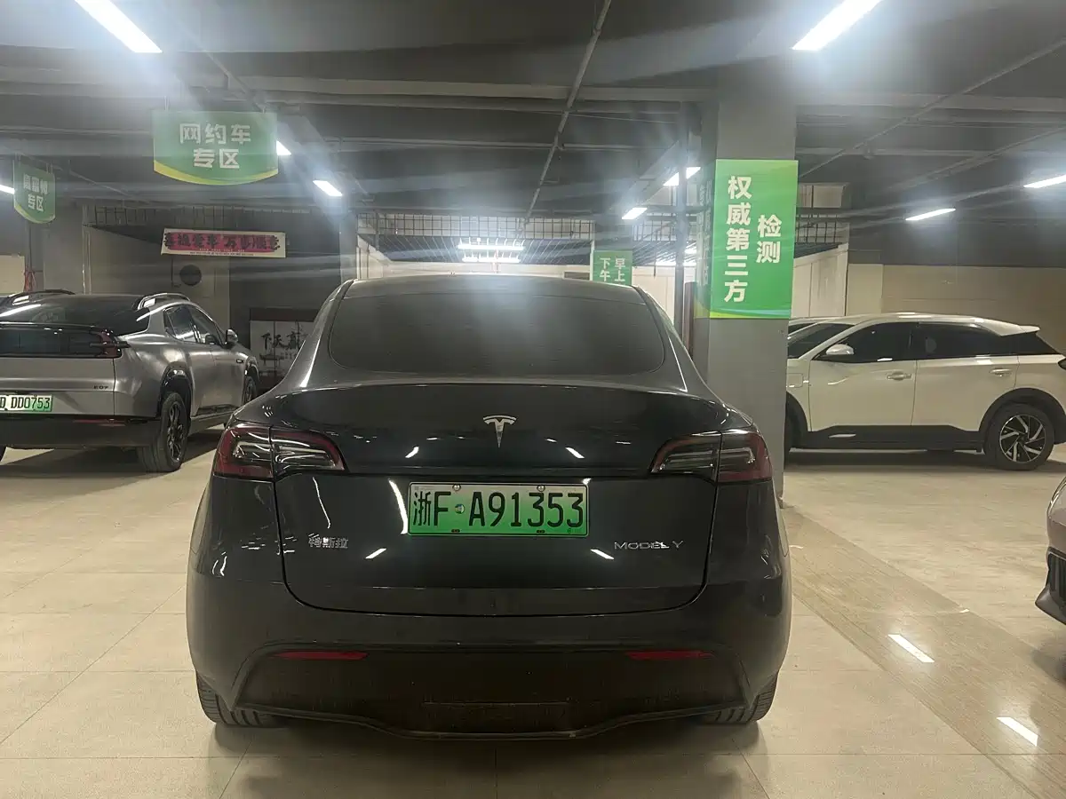 TESLA MODEL Y