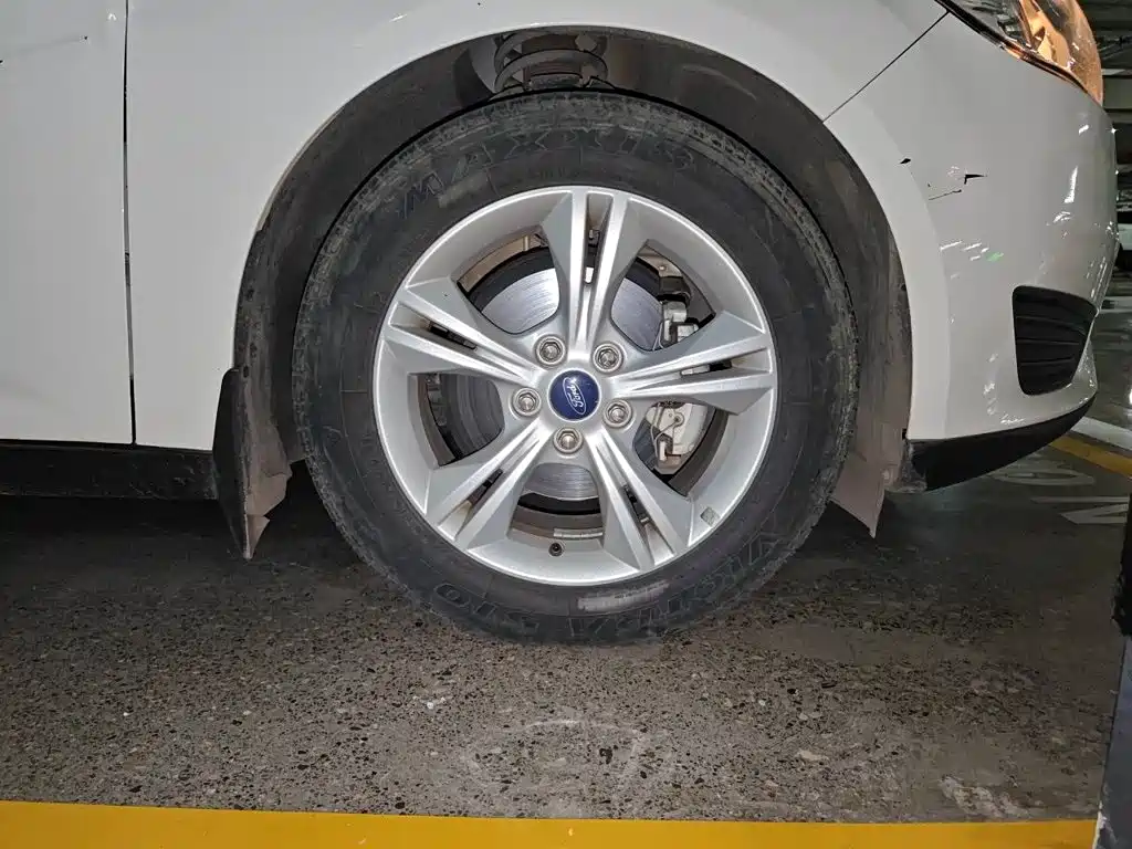 Фото 24 - Ford Focus