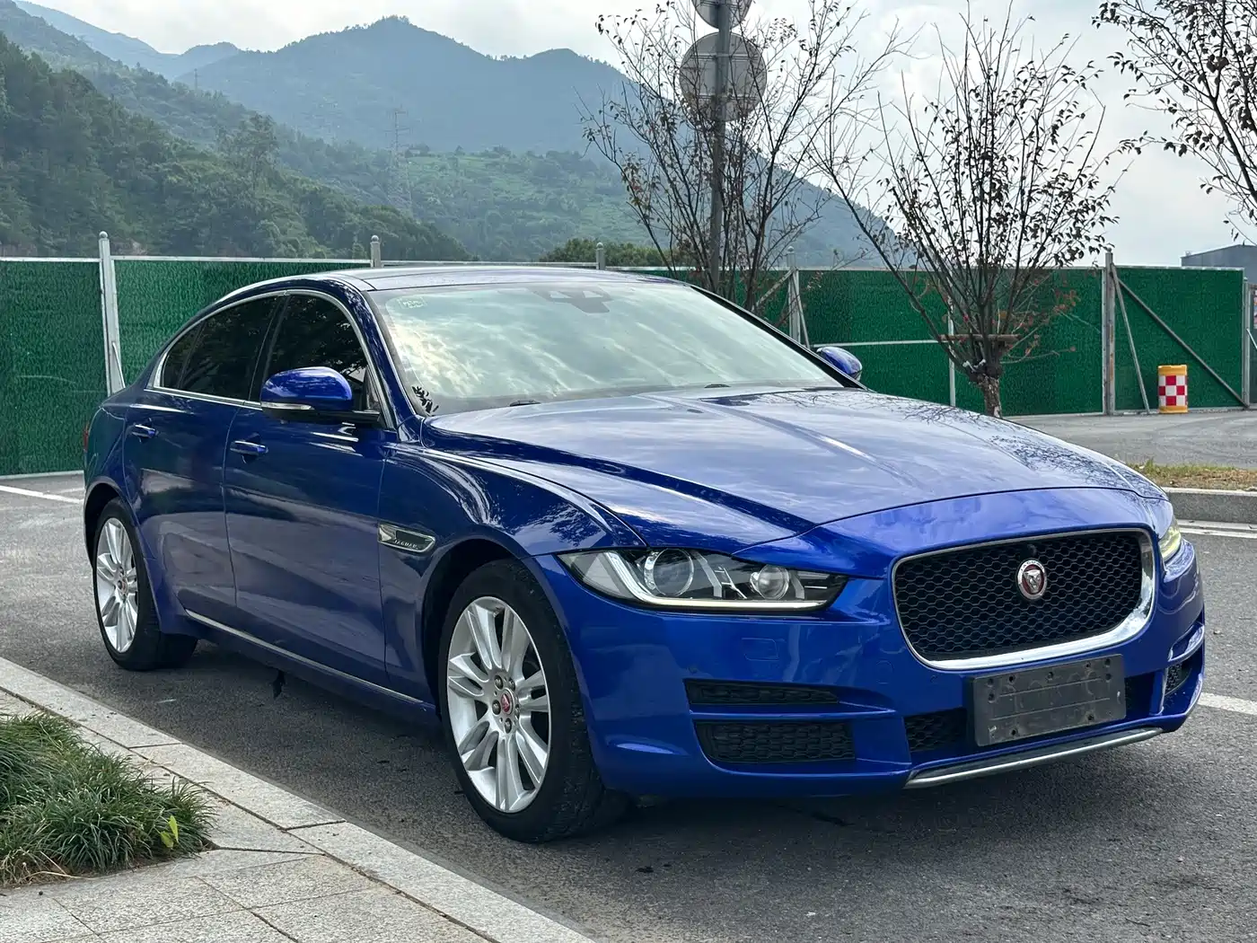 Photo 3 - Jaguar XEL