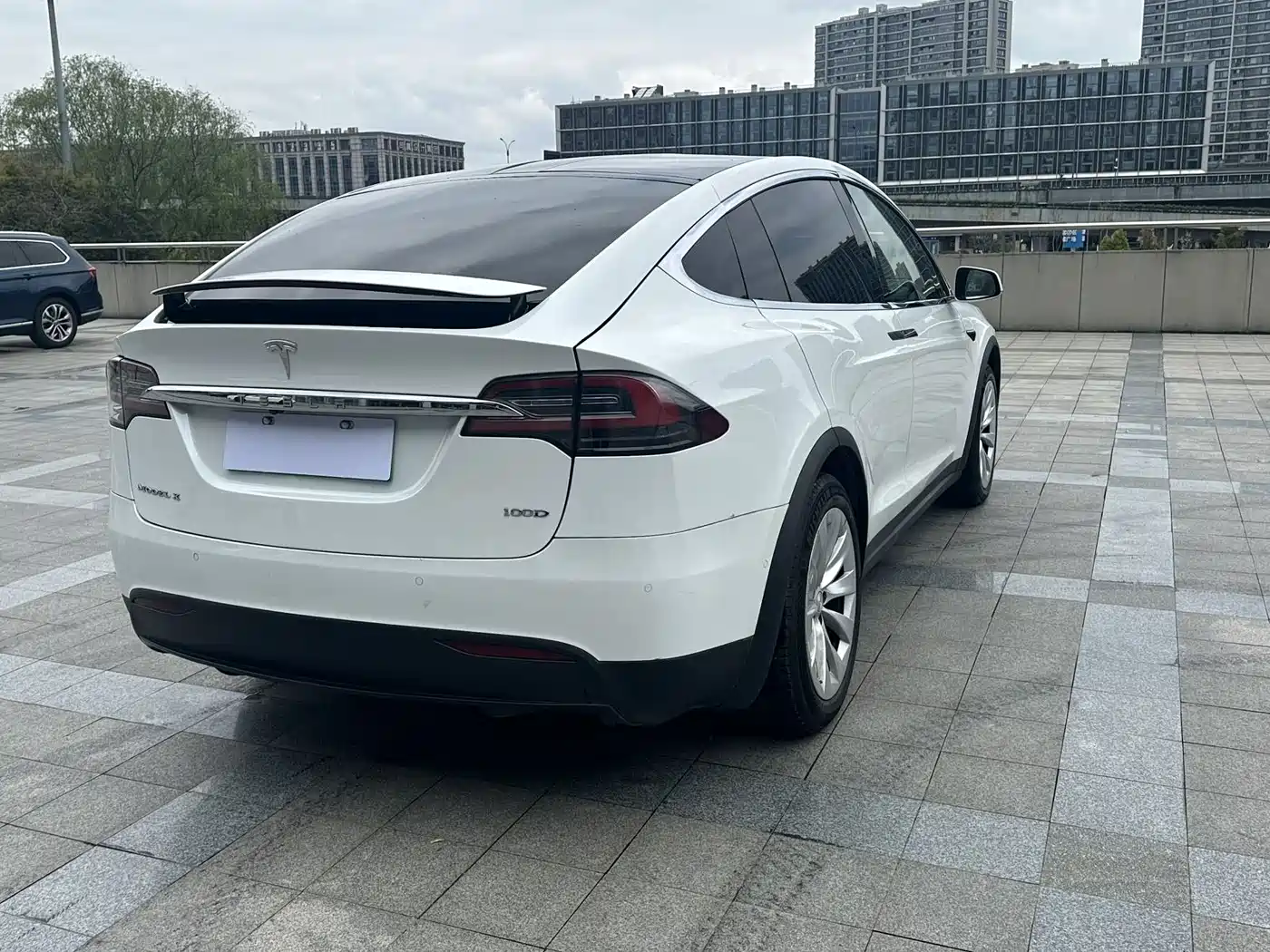 TESLA MODEL X