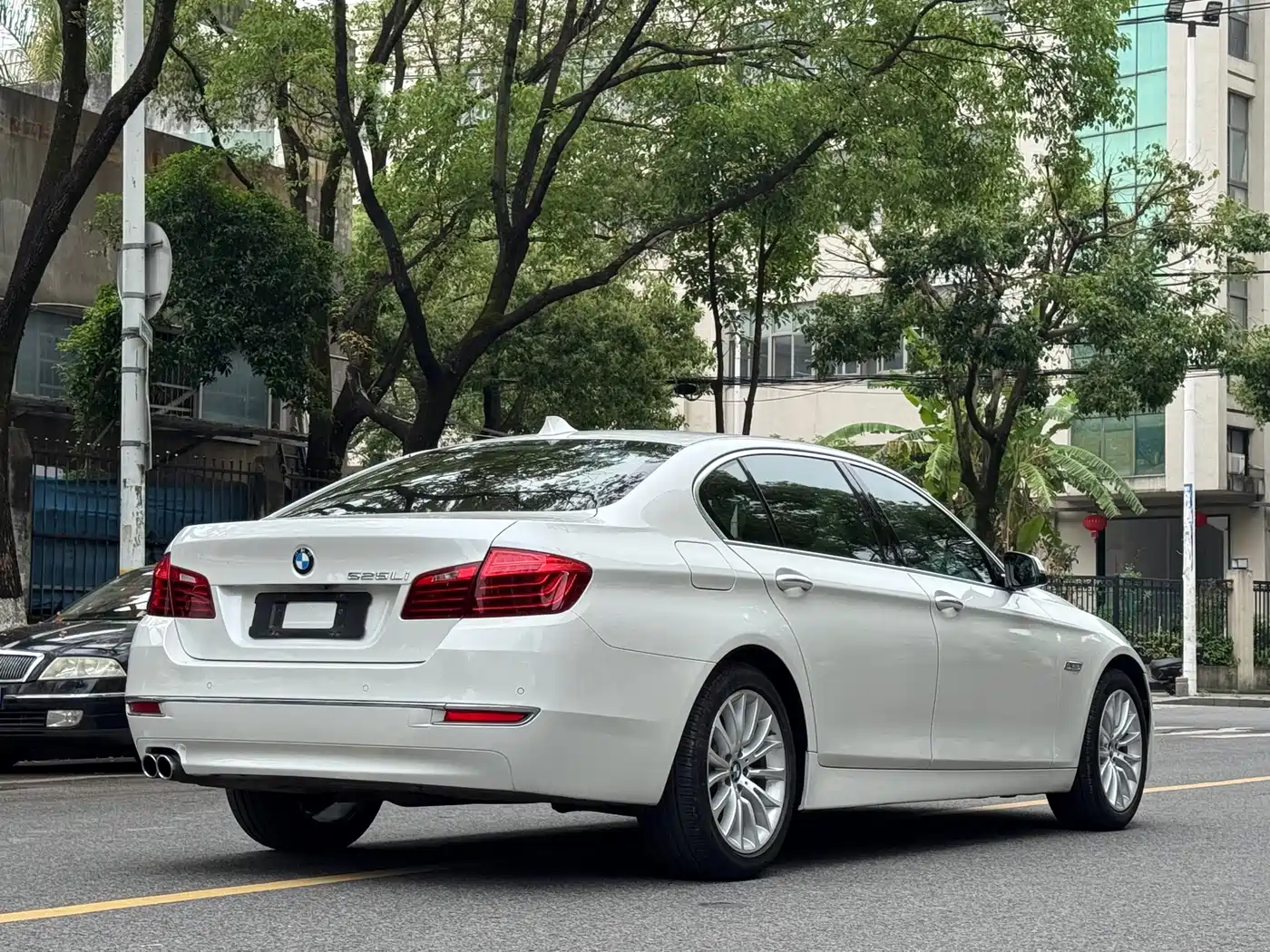 BMW 5 Series 2017 525Li Luxury Design Package фото 6
