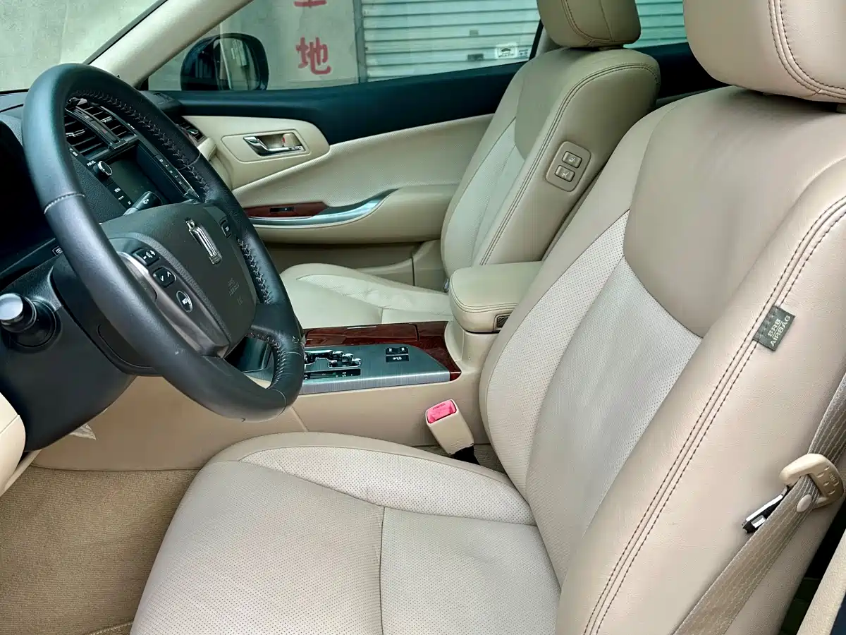 Toyota Crown 2012 2.5L Royal Leather Edition фото 8