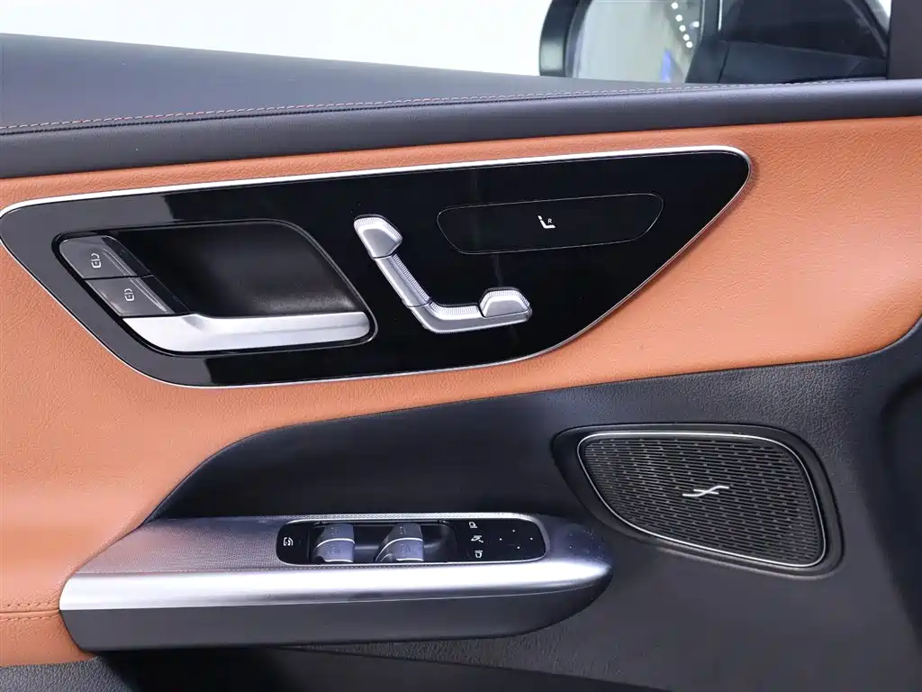 Mercedes-Benz GLC 2023 GLC 260 L 4MATIC Sport 5-seater фото 17