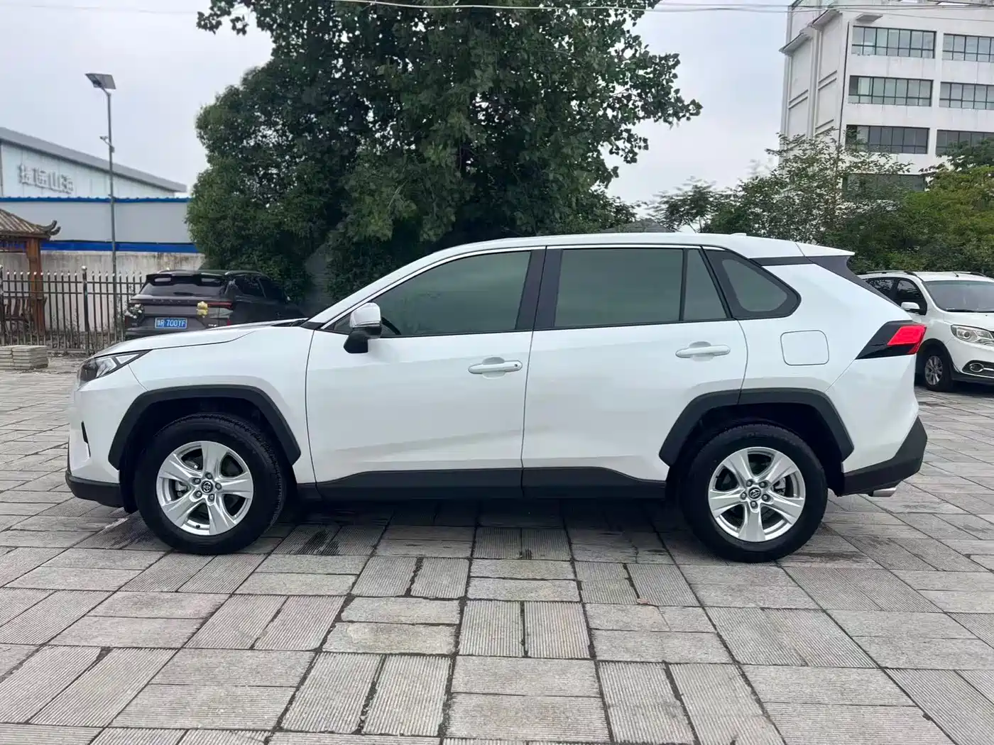 Toyota RAV4 Rongfang 2024 2.0L CVT FWD Urban Edition фото 4
