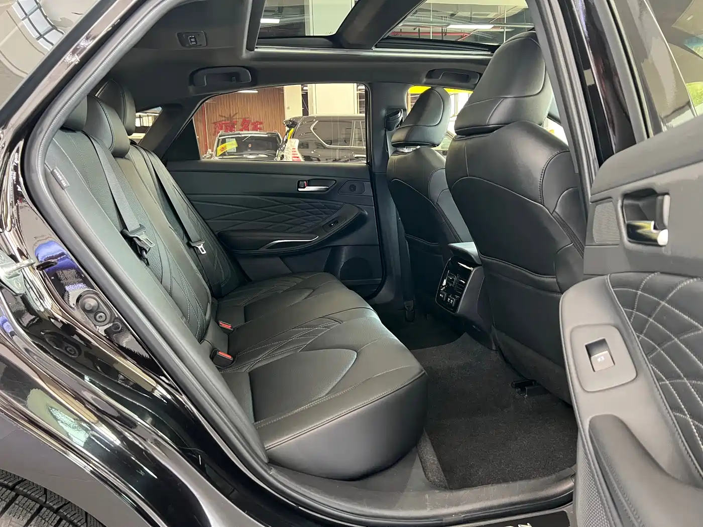 Toyota Avalon 2019 2.5L Touring Premium Edition China VI фото 7
