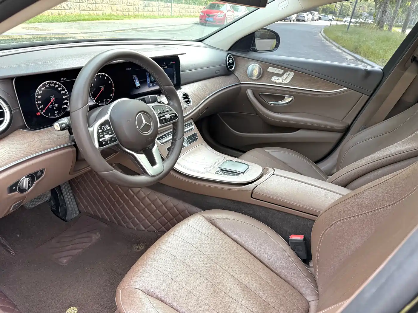 Mercedes-Benz E-Class 2019 E 300 L Luxury фото 4
