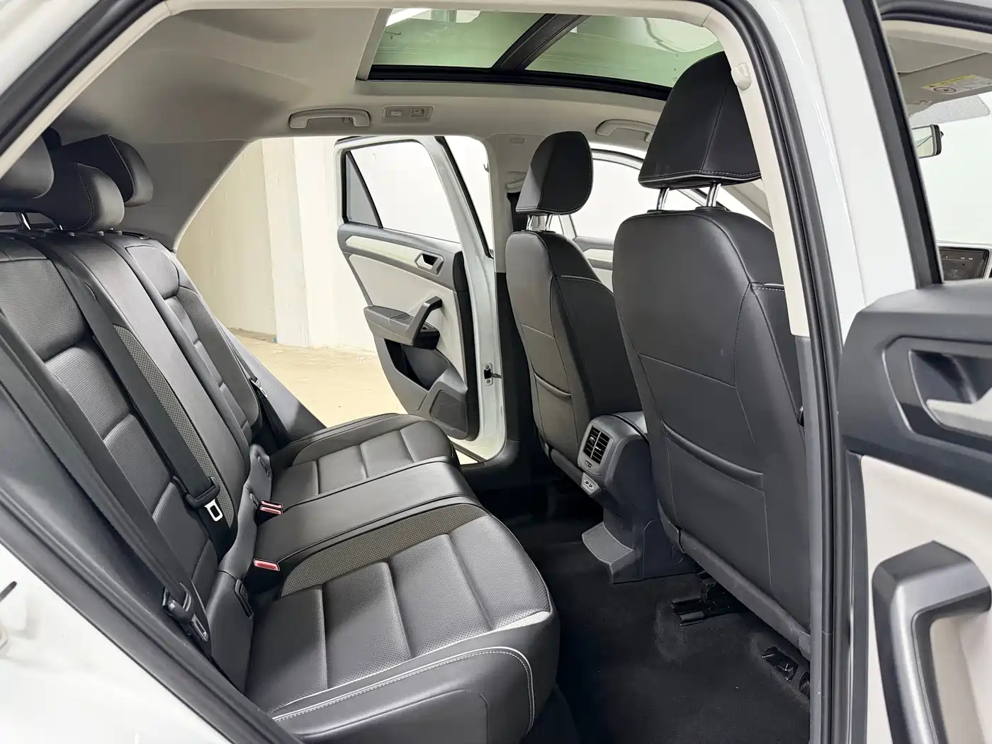 Volkswagen T-ROC 2023 280TSI DSG 2WD Time Edition фото 9