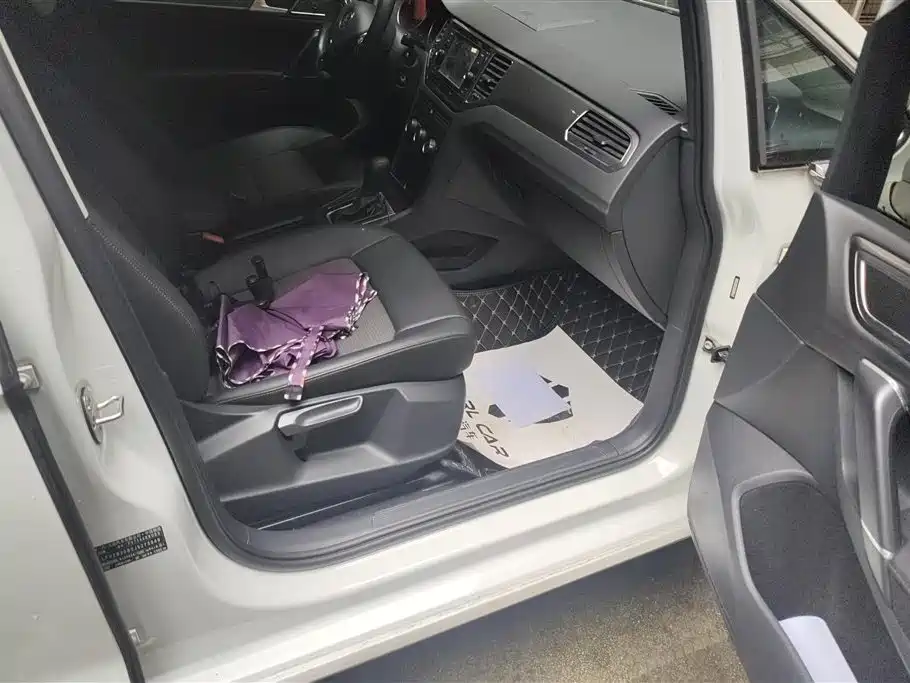 Volkswagen Golf Sportsvan 2018 230TSI Automatic Progressive фото 8