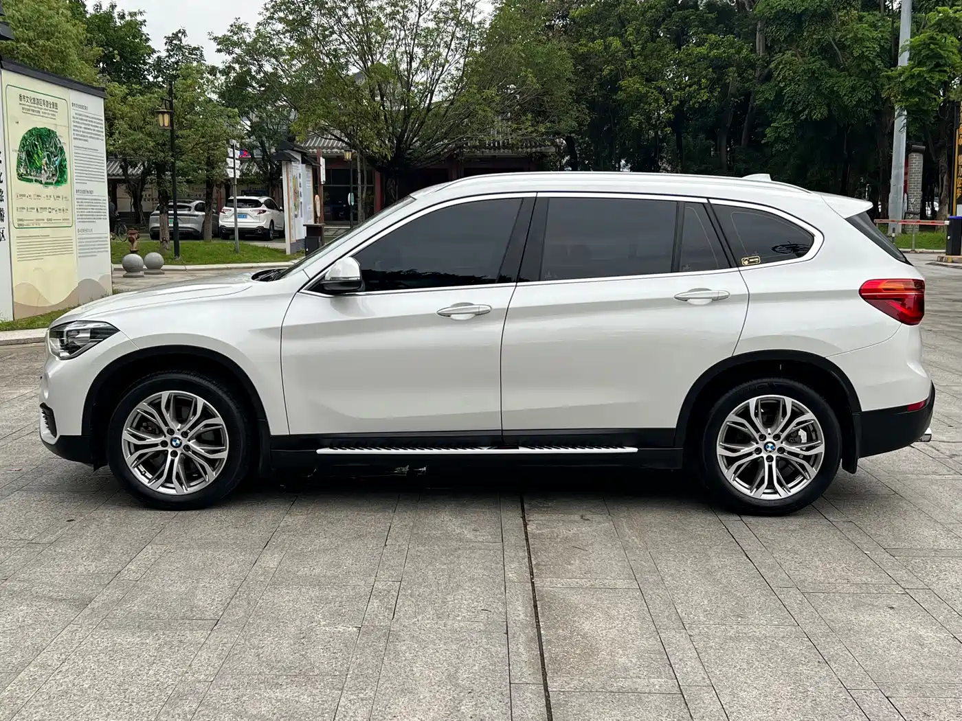 BMW X1 2019 sDrive20Li Leading Model фото 7