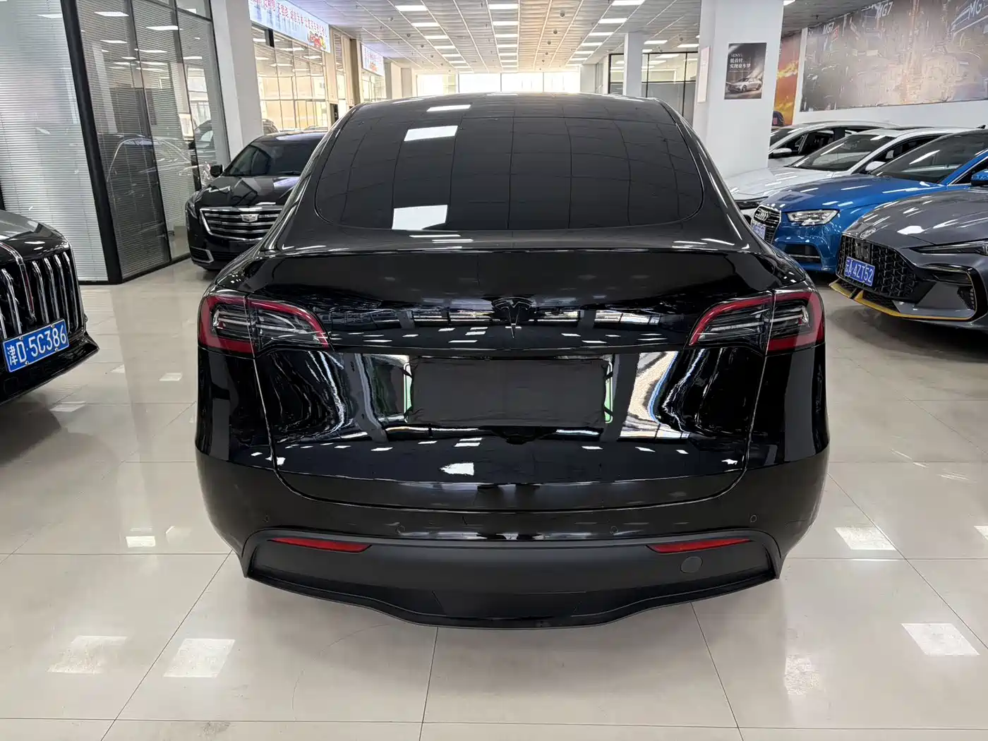 TESLA MODEL Y
