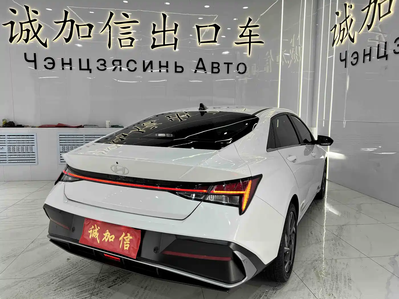 Hyundai Elantra 2023 Model 1.5L CVT LUX Premium Edition фото 4