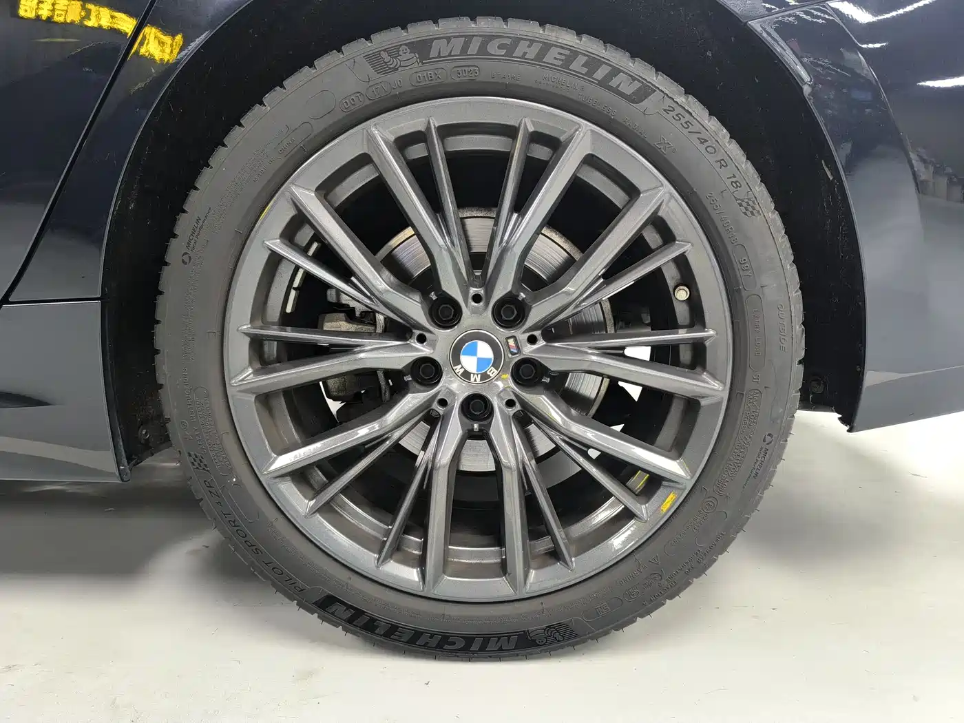 BMW 3 Series 2024 325i M Sport Shadowline Package фото 13