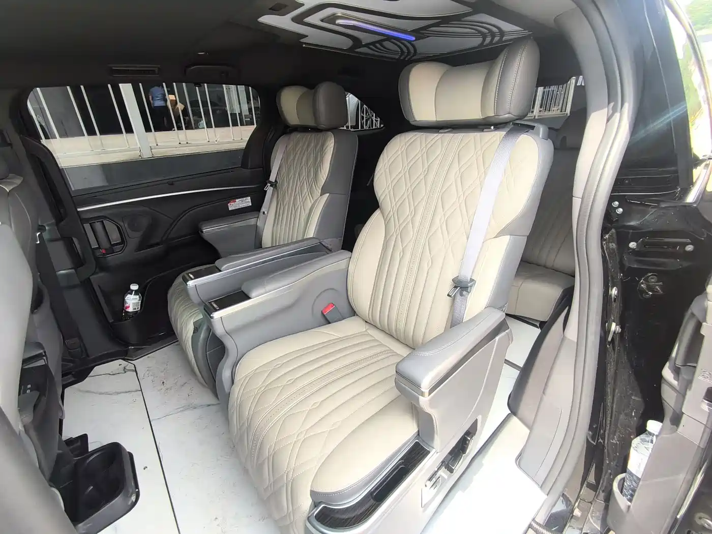Toyota Sienna 2024 2.5L Hybrid 4WD Premium Edition фото 14